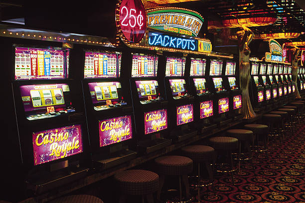 Gaple Online game interface showing domino tiles and multipayer table